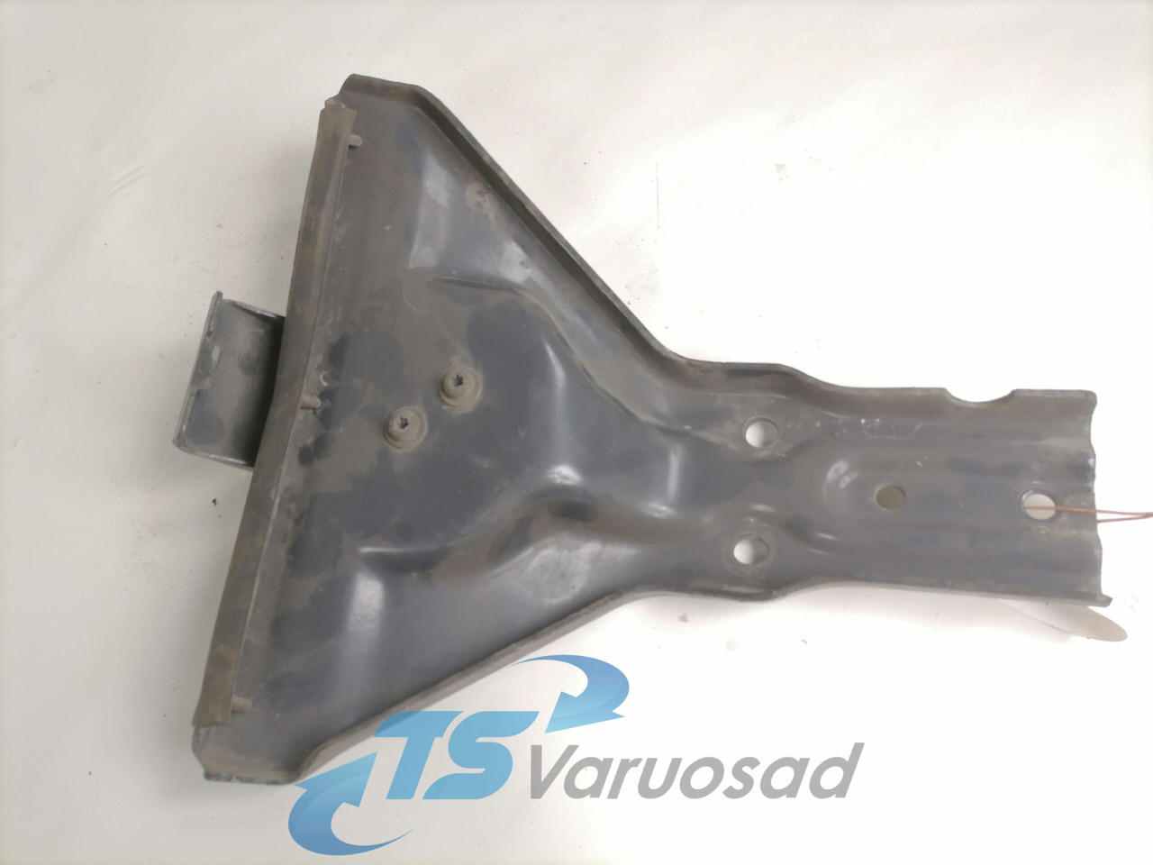 Scania Mudguard bracket 1377439 - Pieza universal para Camión: foto 3 Scania Mudguard bracket 1377439 - Pieza universal para Camión: foto 3