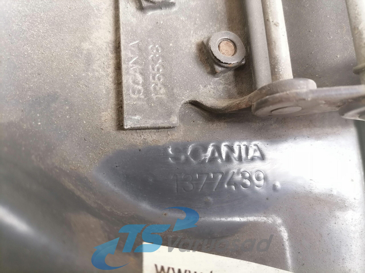 Scania Mudguard bracket 1377439 - Pieza universal para Camión: foto 2 Scania Mudguard bracket 1377439 - Pieza universal para Camión: foto 2