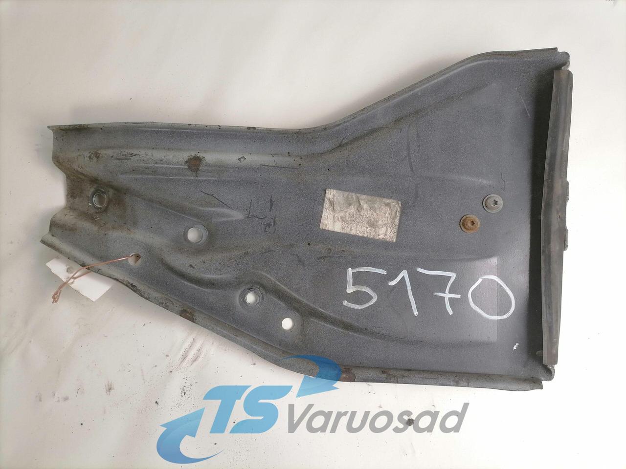 Scania Mudguard bracket 1743493 - Pieza universal para Camión: foto 2 Scania Mudguard bracket 1743493 - Pieza universal para Camión: foto 2