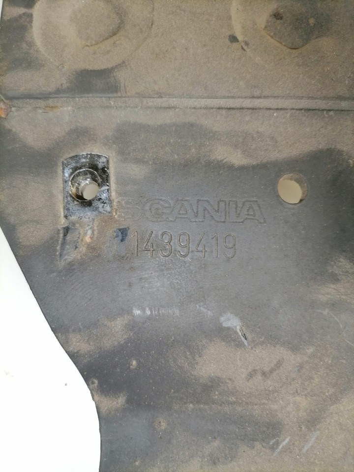 Scania Muffler carrier 1439419 - Silenciador para Camión: foto 2 Scania Muffler carrier 1439419 - Silenciador para Camión: foto 2