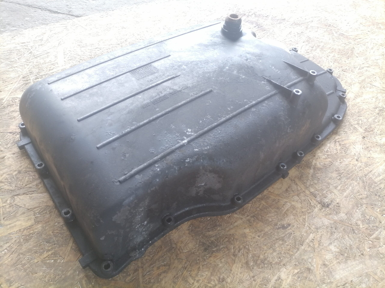 Scania Oil sump 2023780 - Cárter de aceite para Camión: foto 4 Scania Oil sump 2023780 - Cárter de aceite para Camión: foto 4