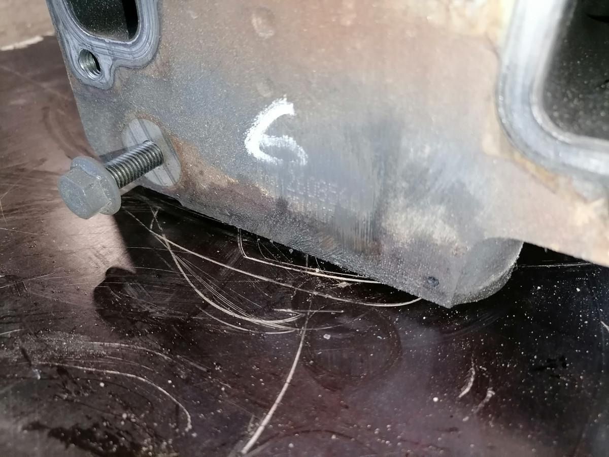 Scania Plokikaas, OC09/13 2608566 - Cabezal de bloque para Camión: foto 3 Scania Plokikaas, OC09/13 2608566 - Cabezal de bloque para Camión: foto 3