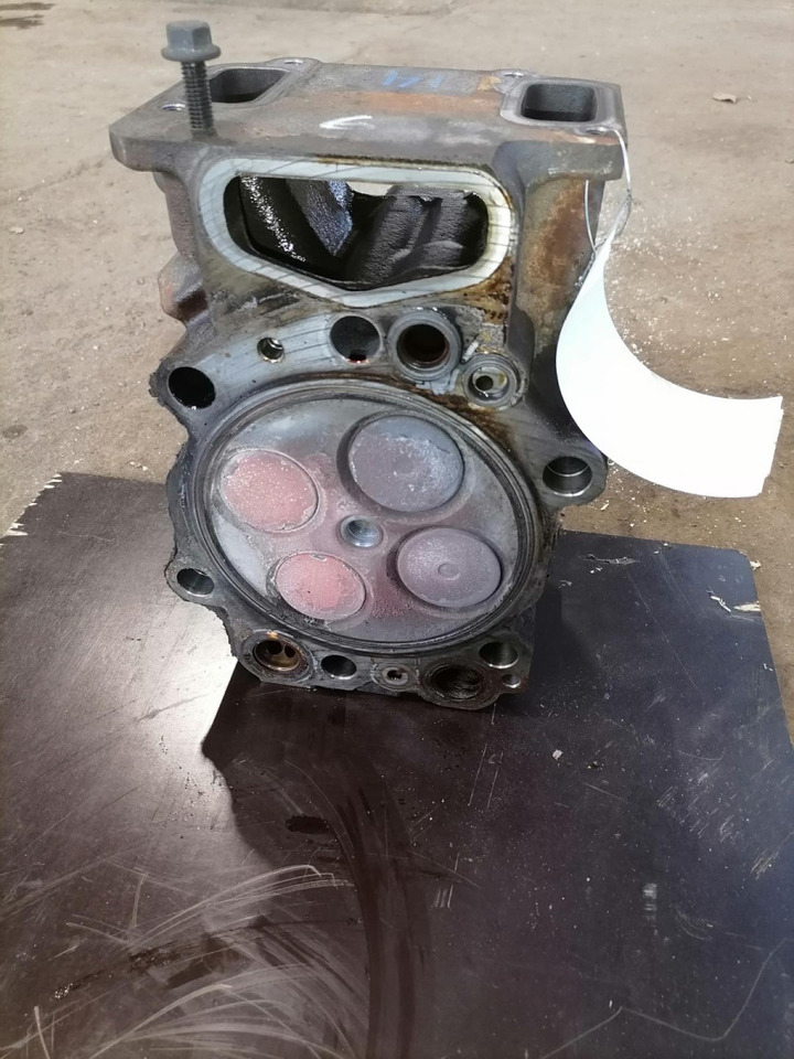 Scania Plokikaas, OC09/13 2608566 - Cabezal de bloque para Camión: foto 2 Scania Plokikaas, OC09/13 2608566 - Cabezal de bloque para Camión: foto 2