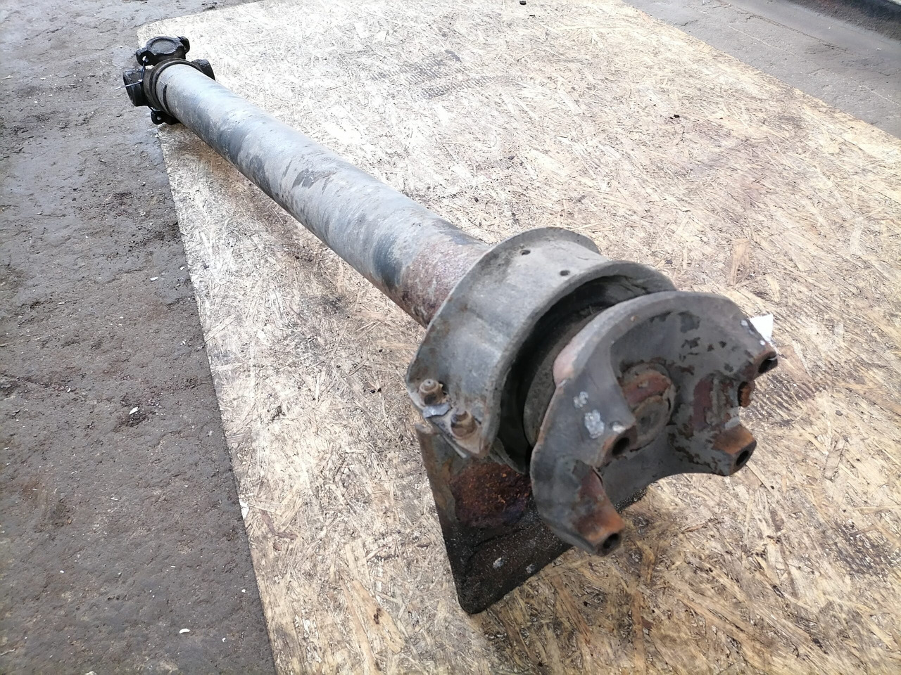 Scania Propeller shaft 1758402 - Árbol de transmisión para Camión: foto 2 Scania Propeller shaft 1758402 - Árbol de transmisión para Camión: foto 2
