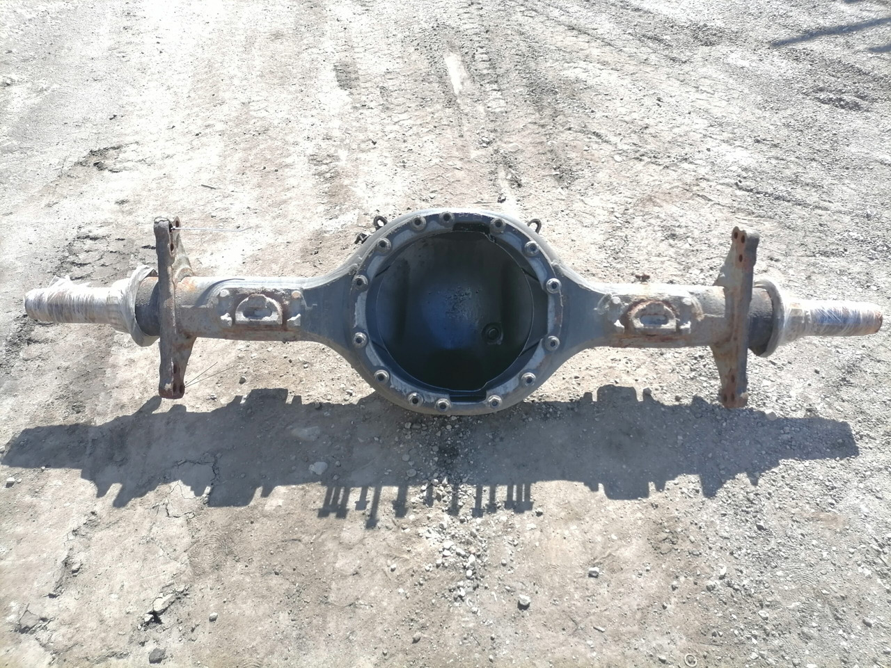 Scania Rear axel housing ADA1100 - Eje y piezas para Camión: foto 2 Scania Rear axel housing ADA1100 - Eje y piezas para Camión: foto 2