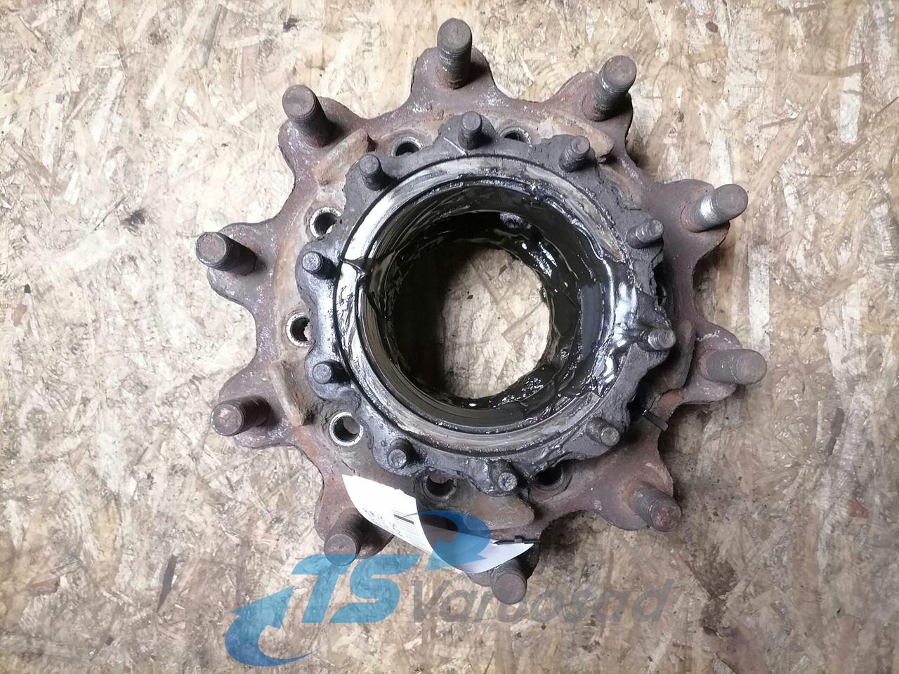 Scania Wheel hub 1724790 - Pieza universal para Camión: foto 2 Scania Wheel hub 1724790 - Pieza universal para Camión: foto 2