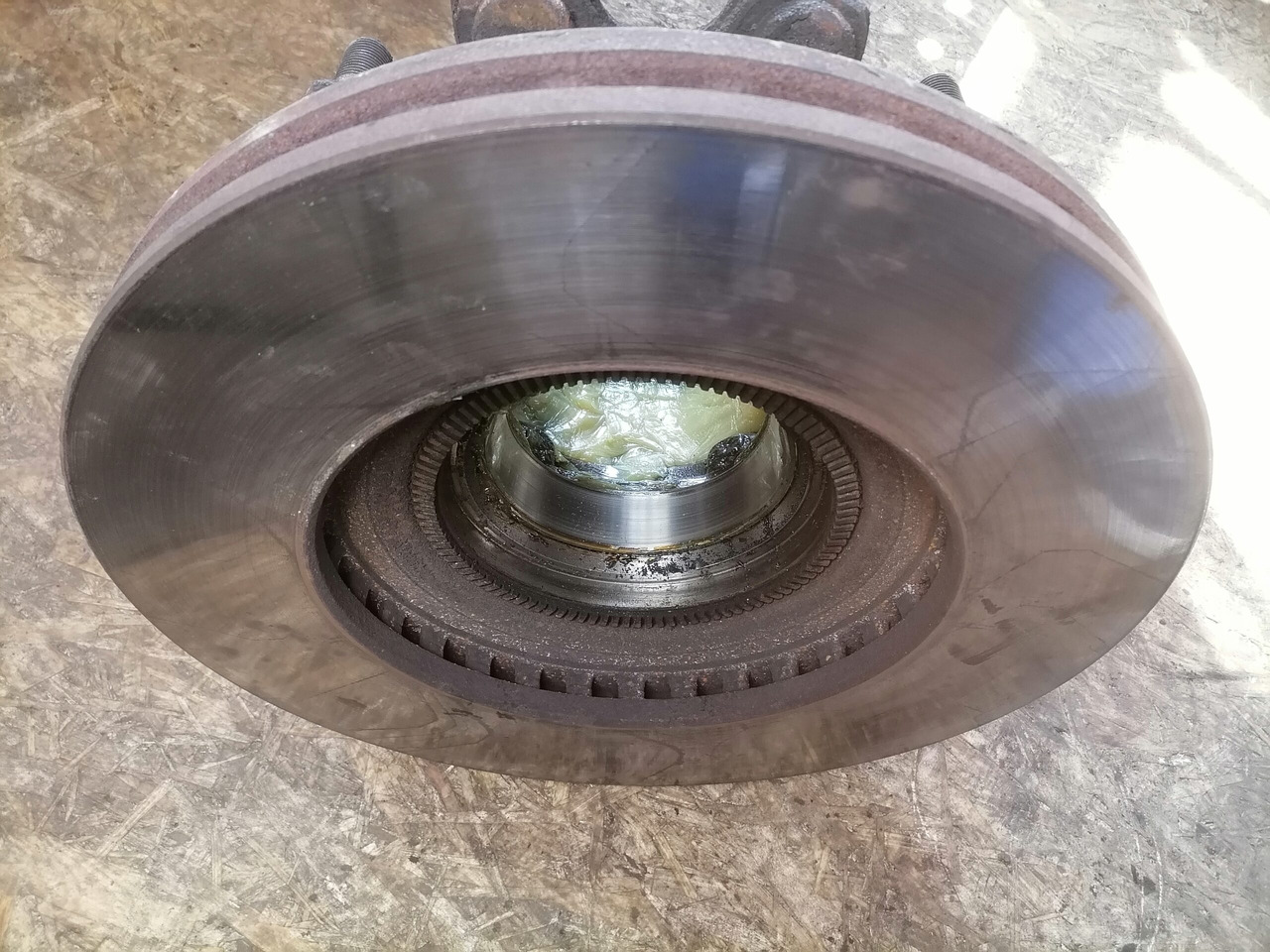 Scania Wheel hub 2290542 - Pieza universal para Camión: foto 3 Scania Wheel hub 2290542 - Pieza universal para Camión: foto 3