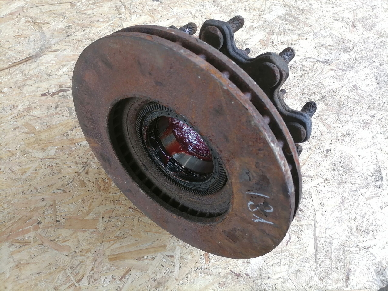 Scania Wheel hub 2290542 - Pieza universal para Camión: foto 2 Scania Wheel hub 2290542 - Pieza universal para Camión: foto 2