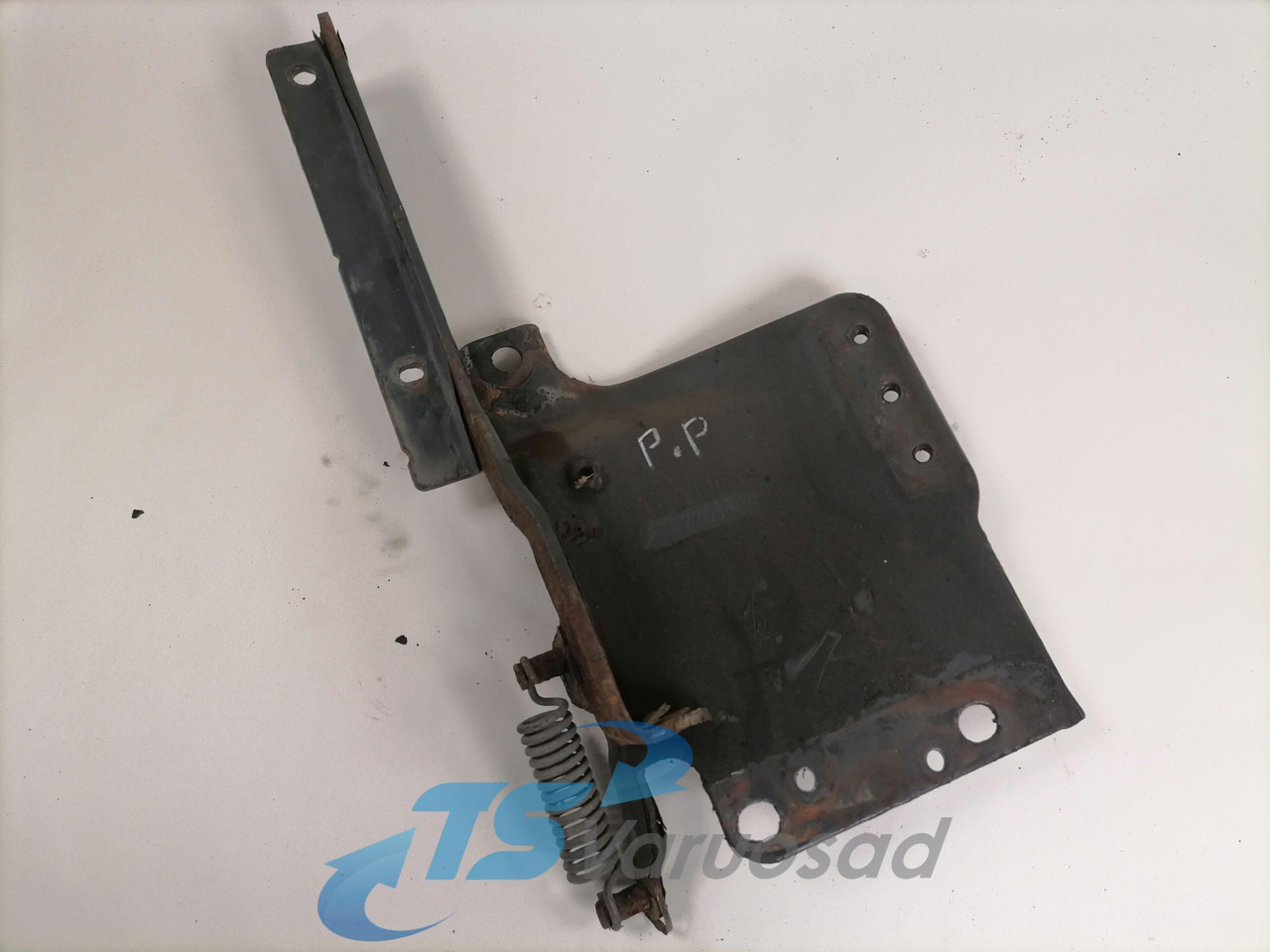Scania lower grille carrier hinge 1742265 - Parrilla para Camión: foto 1 Scania lower grille carrier hinge 1742265 - Parrilla para Camión: foto 1