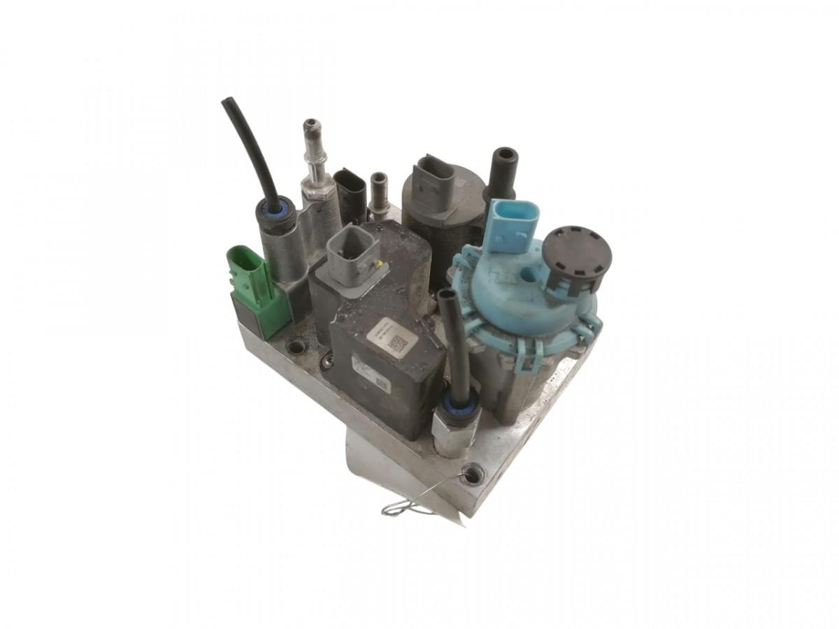 Volvo ADBlue pump 22209517 - Sistema de combustible para Camión: foto 1 Volvo ADBlue pump 22209517 - Sistema de combustible para Camión: foto 1