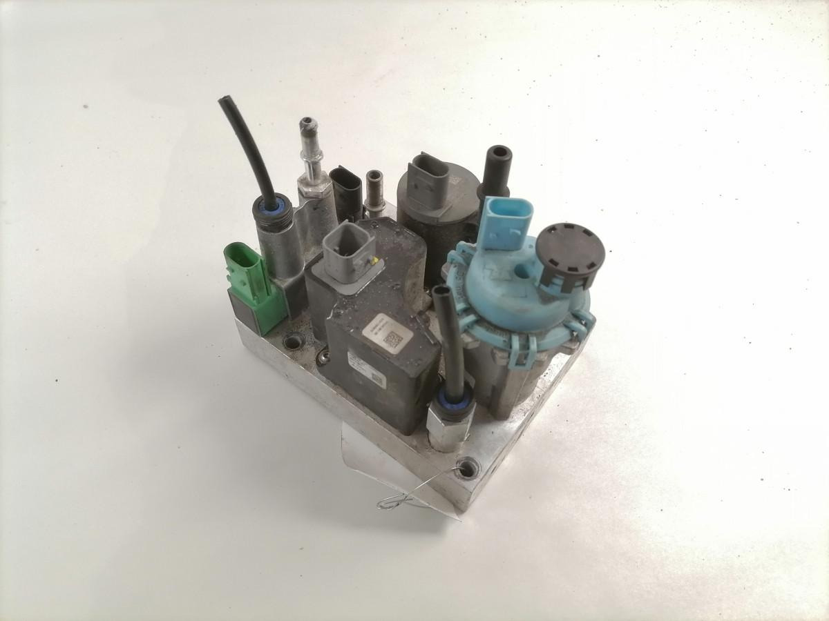 Volvo ADBlue pump 22209517 - Sistema de combustible para Camión: foto 2 Volvo ADBlue pump 22209517 - Sistema de combustible para Camión: foto 2