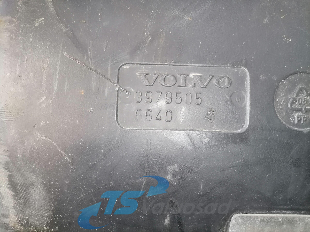 Volvo Air filter housing 3979505 - Sistema de admisión de aire para Camión: foto 3 Volvo Air filter housing 3979505 - Sistema de admisión de aire para Camión: foto 3