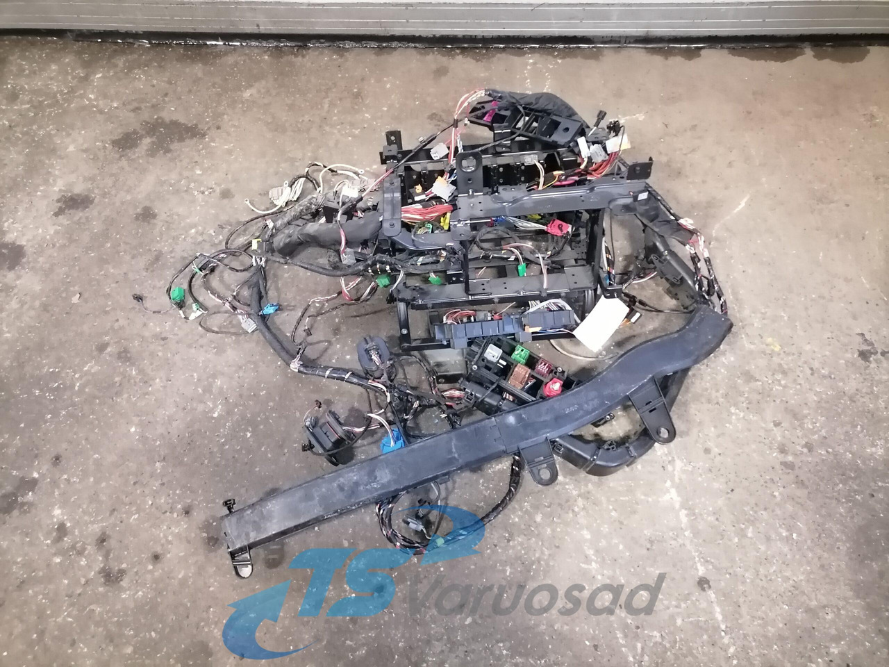 Volvo Armatuuri juhtmestik 22294533 - Pieza universal para Camión: foto 1 Volvo Armatuuri juhtmestik 22294533 - Pieza universal para Camión: foto 1