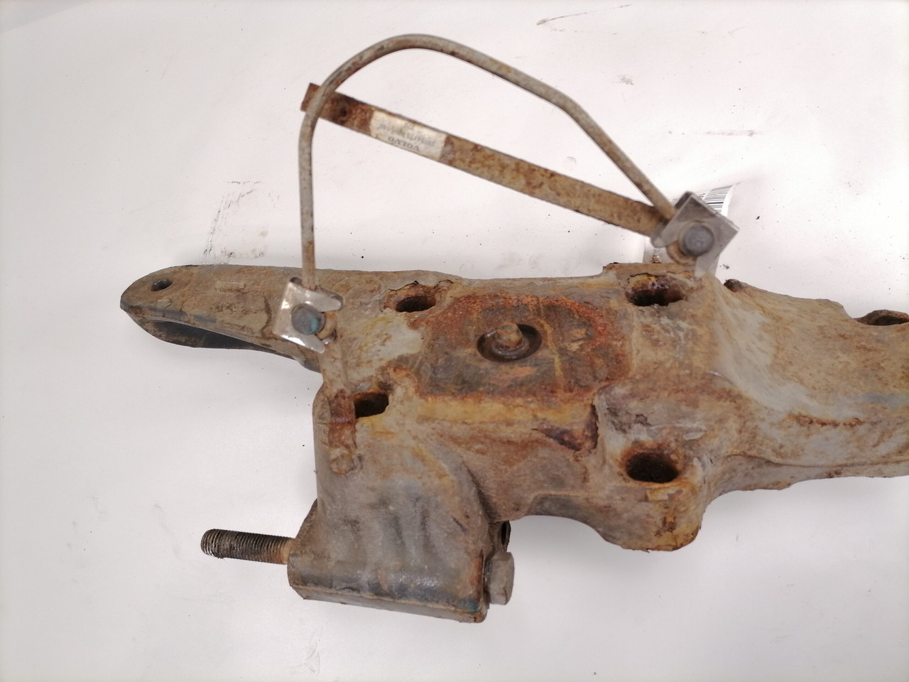 Volvo Bracket 20704076 - Eje y piezas para Camión: foto 2 Volvo Bracket 20704076 - Eje y piezas para Camión: foto 2