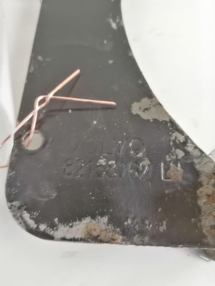 Volvo Bracket 82158062 - Bastidor/ Chasis para Camión: foto 3 Volvo Bracket 82158062 - Bastidor/ Chasis para Camión: foto 3