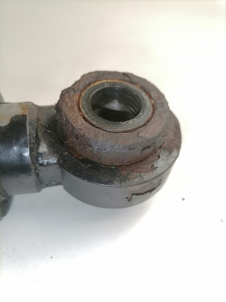 Volvo Cab tilting cylinder 3198843 - Suspensión de cabina para Camión: foto 2 Volvo Cab tilting cylinder 3198843 - Suspensión de cabina para Camión: foto 2