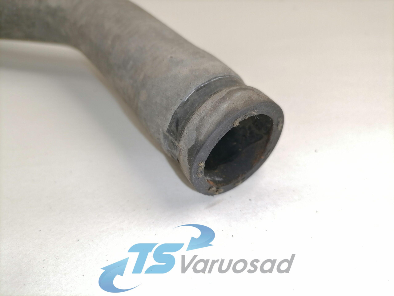 Volvo Cooling pipe 21242536 - Sistema de refrigeración para Camión: foto 2 Volvo Cooling pipe 21242536 - Sistema de refrigeración para Camión: foto 2