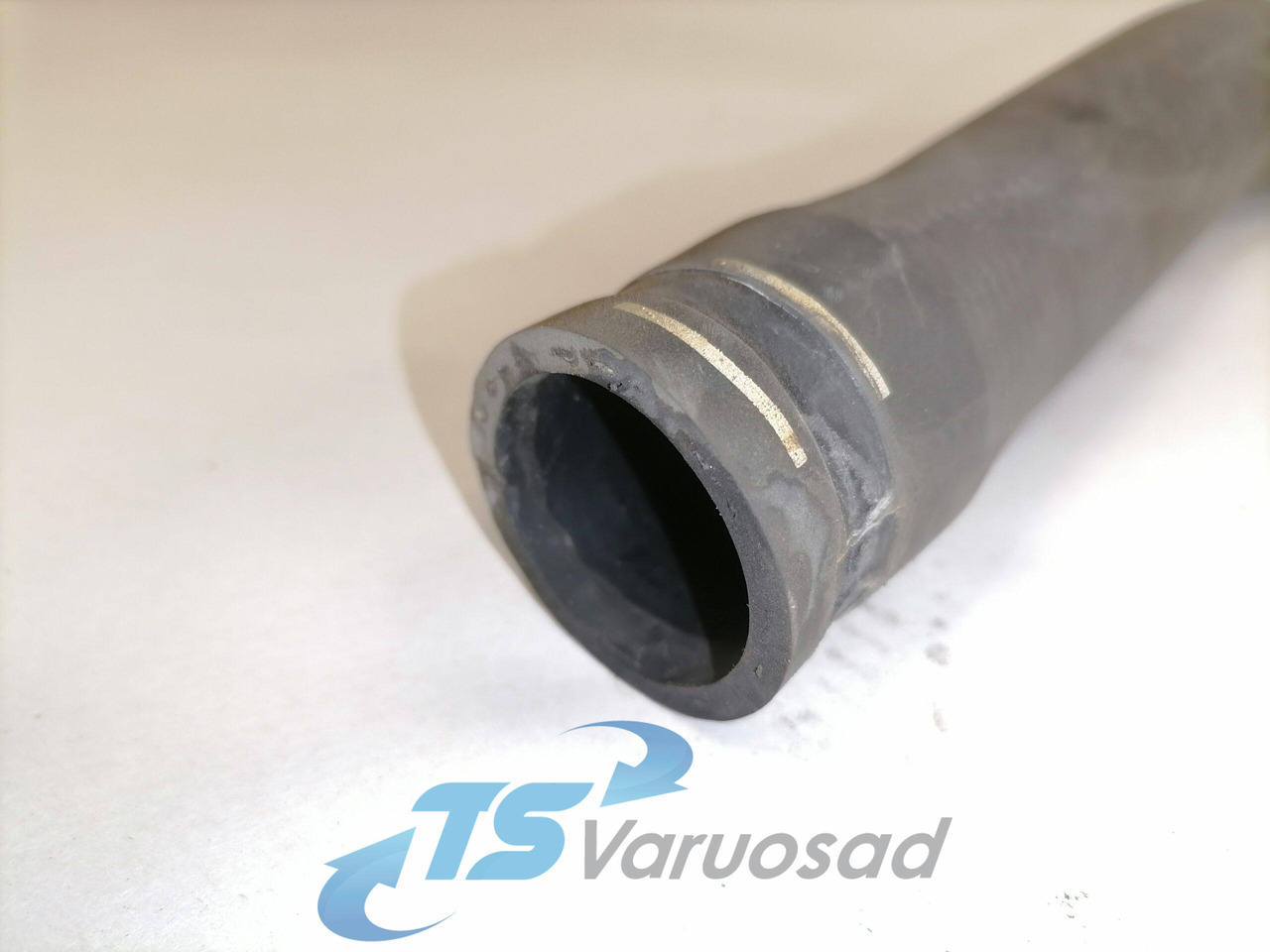 Volvo Cooling pipe 21242536 - Sistema de refrigeración para Camión: foto 3 Volvo Cooling pipe 21242536 - Sistema de refrigeración para Camión: foto 3