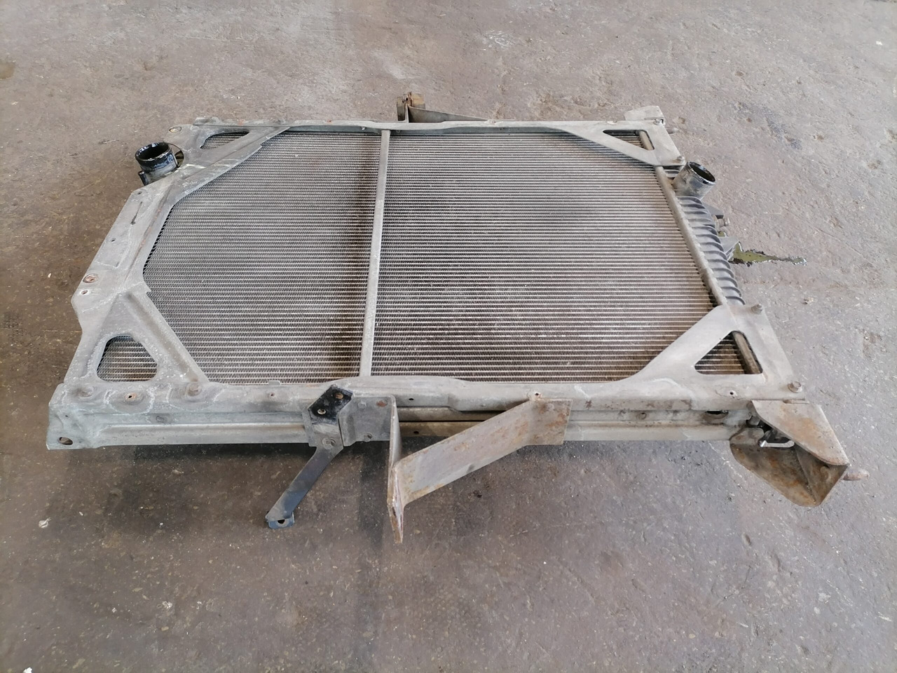 Volvo Cooling radiator 20536920 - Radiador para Camión: foto 4 Volvo Cooling radiator 20536920 - Radiador para Camión: foto 4