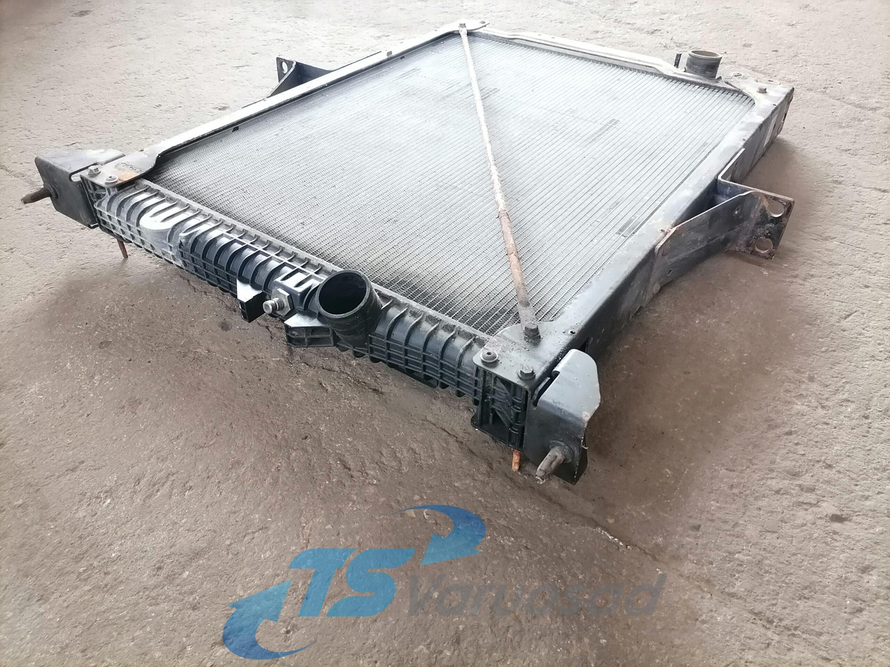 Volvo Cooling radiator 20936055 - Radiador para Camión: foto 4 Volvo Cooling radiator 20936055 - Radiador para Camión: foto 4