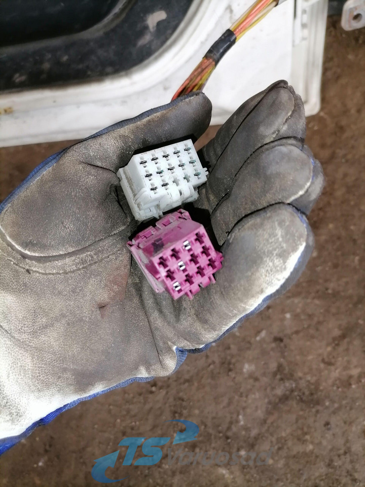 Puerta y piezas para Camión Volvo Door 85112763: foto 6 Puerta y piezas para Camión Volvo Door 85112763: foto 6