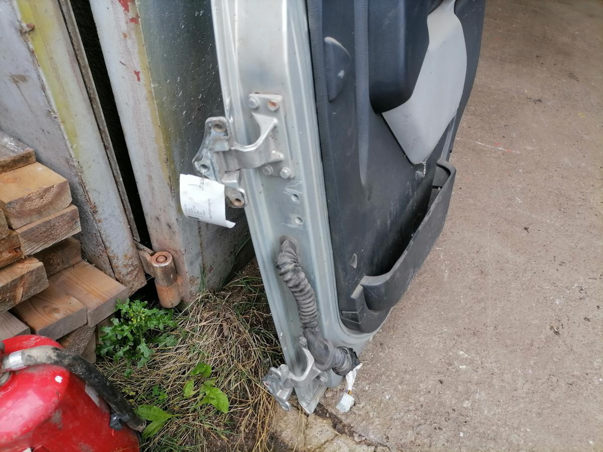 Volvo Door 85112764 - Puerta y piezas para Camión: foto 3 Volvo Door 85112764 - Puerta y piezas para Camión: foto 3