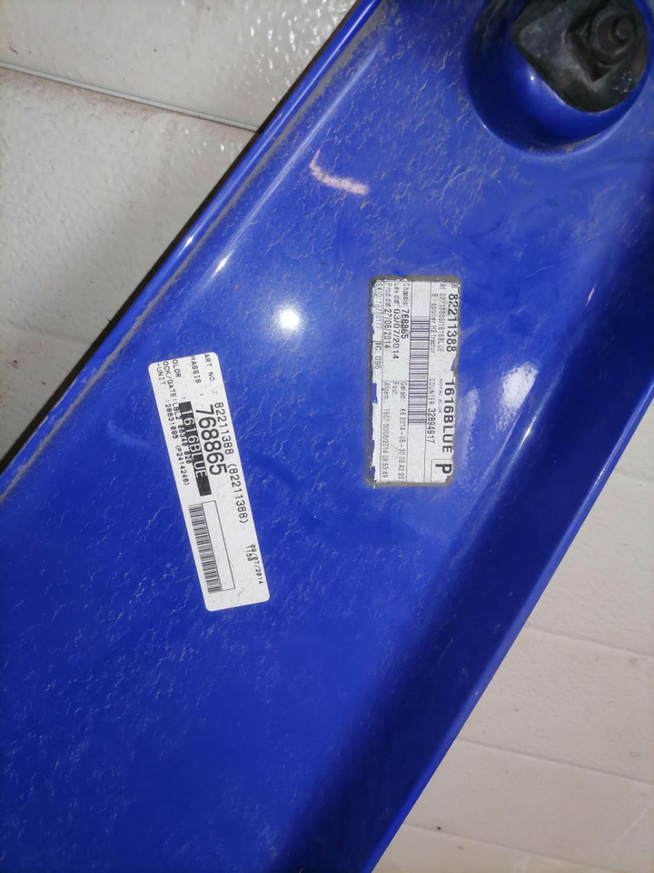 Volvo Kabiini tuulesuunaja, ülemine parem 82211388 - Aerodinámica/ Spoiler para Camión: foto 5 Volvo Kabiini tuulesuunaja, ülemine parem 82211388 - Aerodinámica/ Spoiler para Camión: foto 5