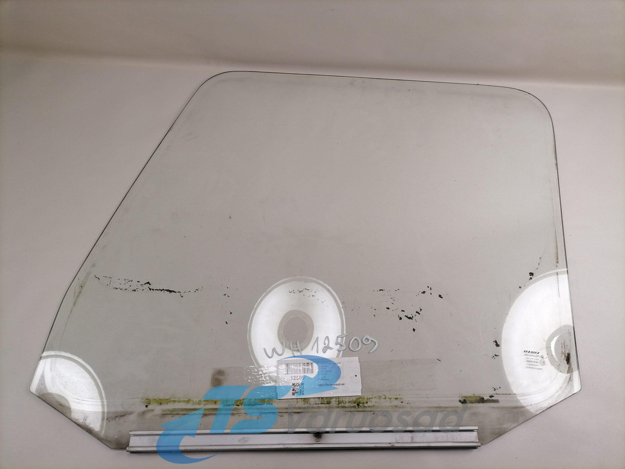 Volvo Küljeklaas, parem 8140913 - Ventana y piezas para Camión: foto 2 Volvo Küljeklaas, parem 8140913 - Ventana y piezas para Camión: foto 2