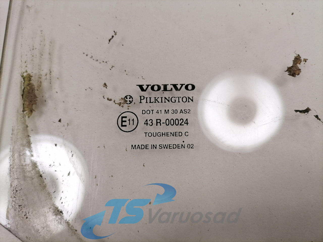 Volvo Küljeklaas, parem 8140913 - Ventana y piezas para Camión: foto 3 Volvo Küljeklaas, parem 8140913 - Ventana y piezas para Camión: foto 3