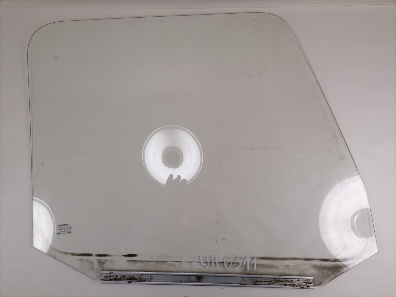 Volvo Küljeklaas, vasak 20768970 - Ventana y piezas para Camión: foto 3 Volvo Küljeklaas, vasak 20768970 - Ventana y piezas para Camión: foto 3