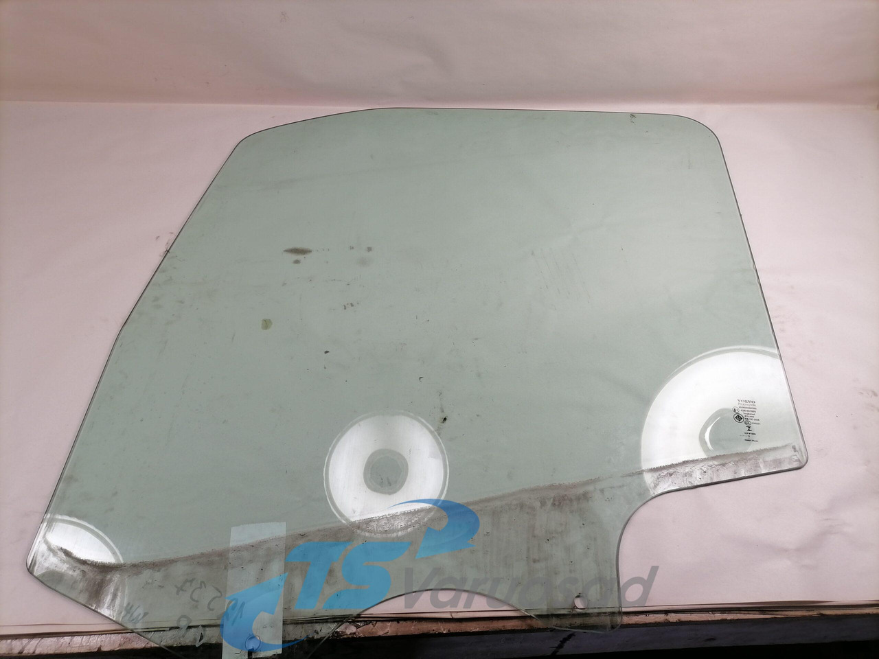 Volvo Küljeklaas, vasak 84043040 - Ventana y piezas para Camión: foto 1 Volvo Küljeklaas, vasak 84043040 - Ventana y piezas para Camión: foto 1