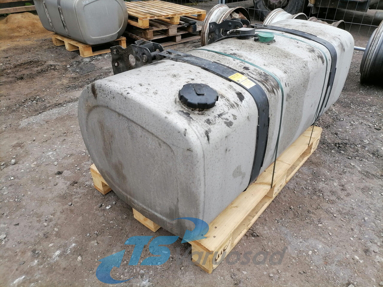 Volvo Kütusepaak 475L 22038784 - Depósito de combustible para Camión: foto 2 Volvo Kütusepaak 475L 22038784 - Depósito de combustible para Camión: foto 2