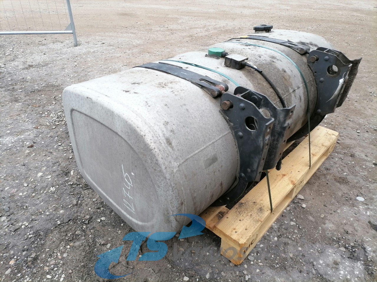 Volvo Kütusepaak 475L 22038784 - Depósito de combustible para Camión: foto 3 Volvo Kütusepaak 475L 22038784 - Depósito de combustible para Camión: foto 3