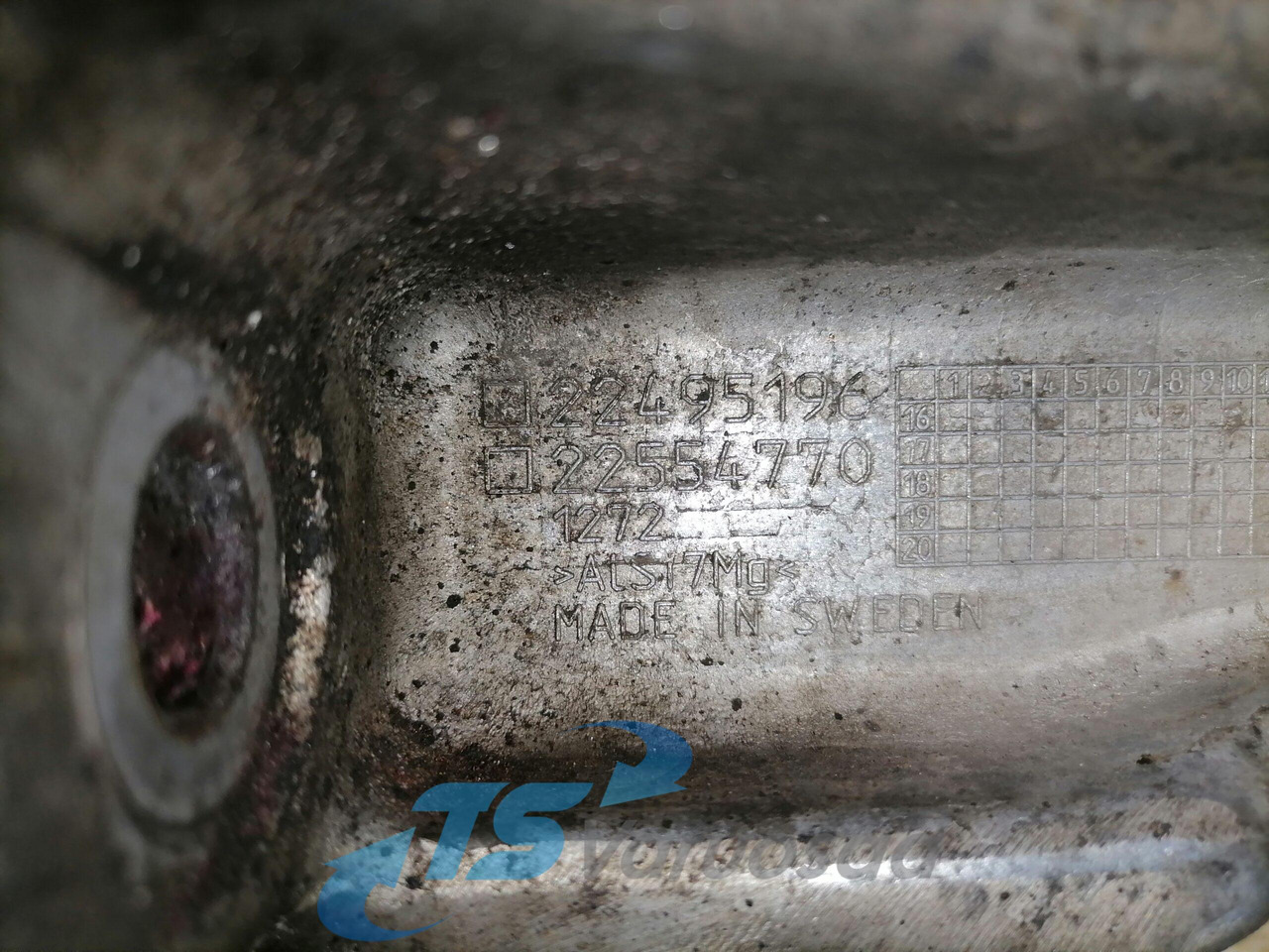 Volvo Muffler carrier 22495196 - Silenciador para Camión: foto 4 Volvo Muffler carrier 22495196 - Silenciador para Camión: foto 4