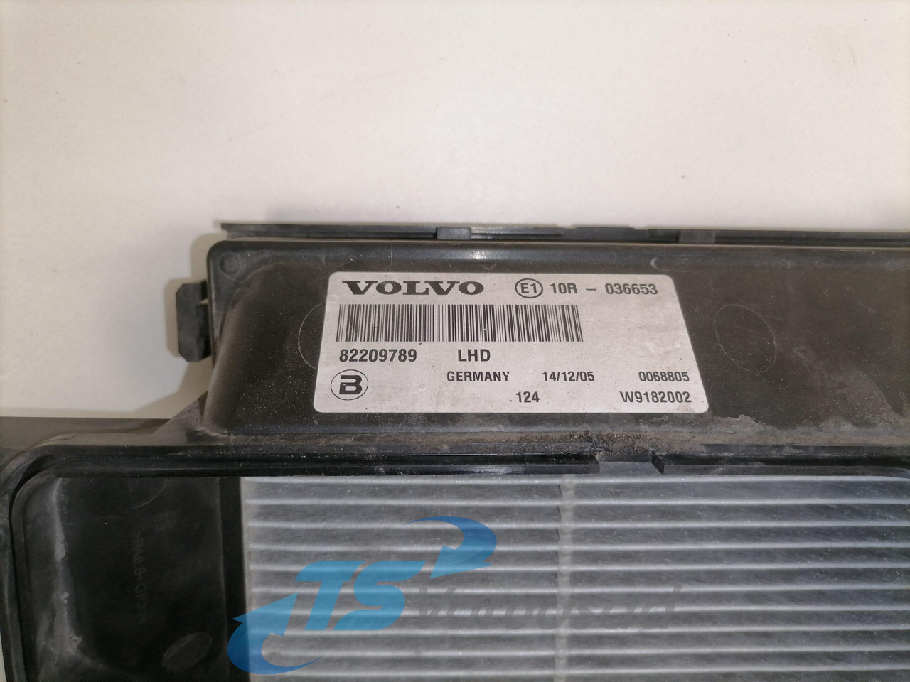 Volvo Salongi õhufiltri korpus 82209789 - Pieza universal para Camión: foto 2 Volvo Salongi õhufiltri korpus 82209789 - Pieza universal para Camión: foto 2