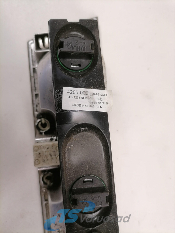 Volvo Salongi valgusti 84144238 - Pieza universal para Camión: foto 3 Volvo Salongi valgusti 84144238 - Pieza universal para Camión: foto 3