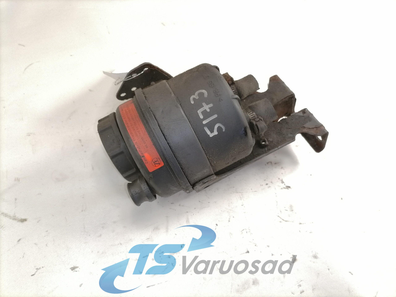 Volvo Steering oil tank+ bracket 1592945 - Manguera de dirección para Camión: foto 1 Volvo Steering oil tank+ bracket 1592945 - Manguera de dirección para Camión: foto 1