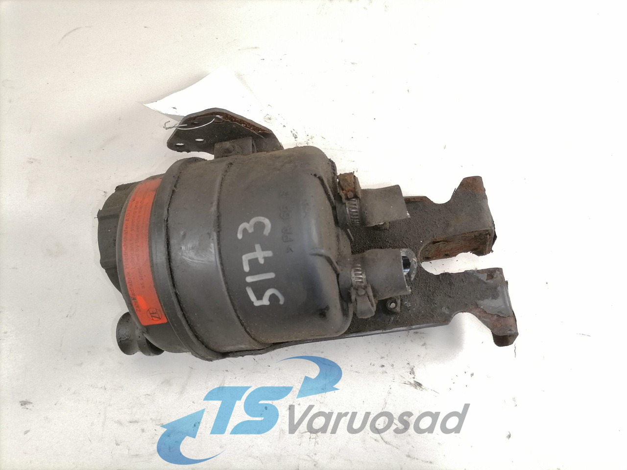Volvo Steering oil tank+ bracket 1592945 - Manguera de dirección para Camión: foto 3 Volvo Steering oil tank+ bracket 1592945 - Manguera de dirección para Camión: foto 3