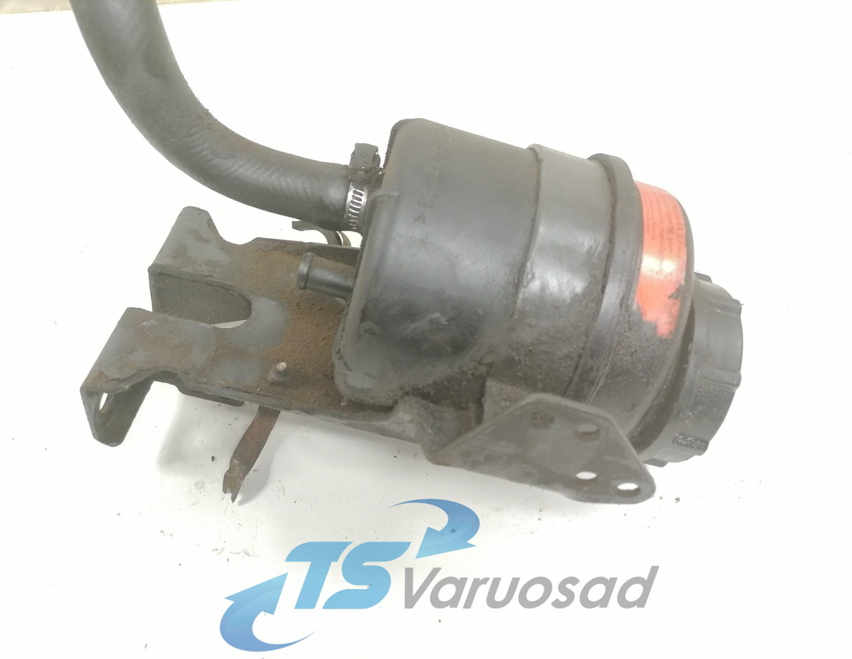 Volvo Steering oil tank+ bracket 20495075 - Manguera de dirección para Camión: foto 1 Volvo Steering oil tank+ bracket 20495075 - Manguera de dirección para Camión: foto 1