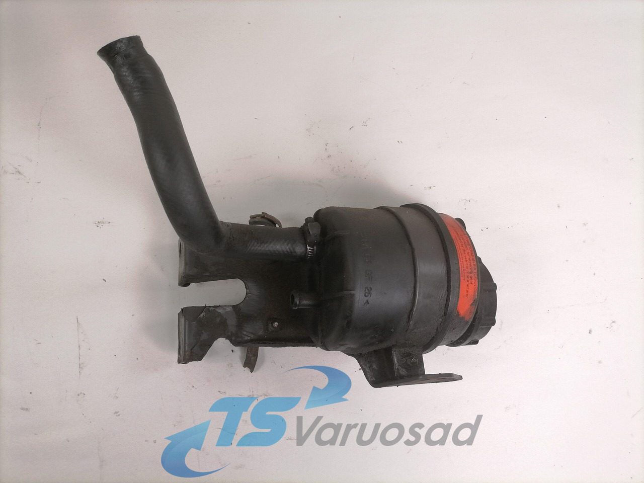 Volvo Steering oil tank+ bracket 20495075 - Manguera de dirección para Camión: foto 2 Volvo Steering oil tank+ bracket 20495075 - Manguera de dirección para Camión: foto 2