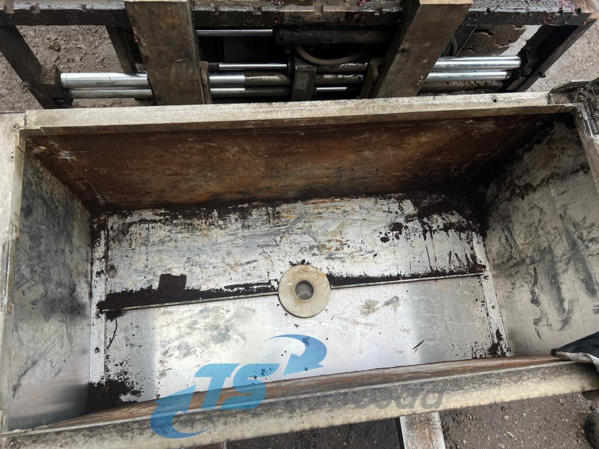 Volvo Tool box - Pieza universal para Camión: foto 5 Volvo Tool box - Pieza universal para Camión: foto 5