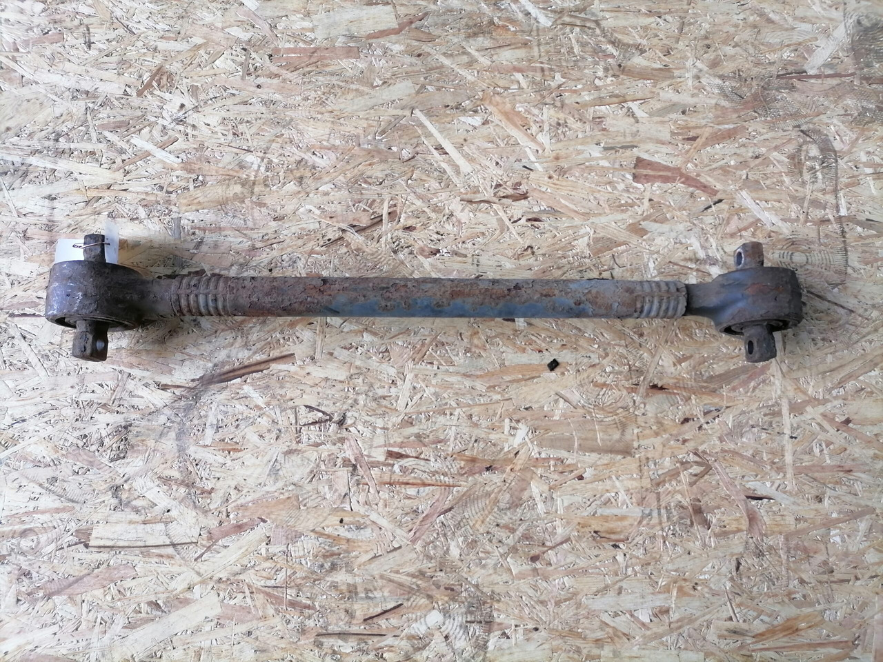 Volvo Torque rod 20410053 - Eje y piezas para Camión: foto 2 Volvo Torque rod 20410053 - Eje y piezas para Camión: foto 2