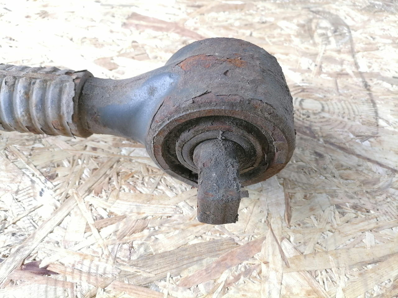 Volvo Torque rod 20410053 - Eje y piezas para Camión: foto 3 Volvo Torque rod 20410053 - Eje y piezas para Camión: foto 3