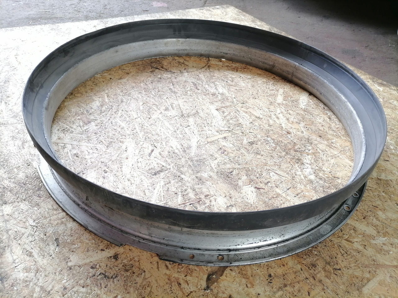 Volvo Ventilaatori metallrõngas 22134195 - Radiador para Camión: foto 2 Volvo Ventilaatori metallrõngas 22134195 - Radiador para Camión: foto 2