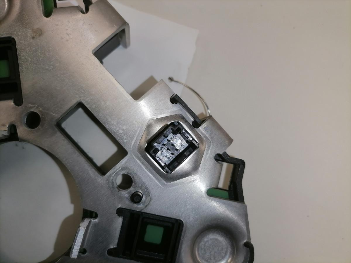 Volvo Volvo rooli lülitite kandur 21601029 - Cabina para Camión: foto 4 Volvo Volvo rooli lülitite kandur 21601029 - Cabina para Camión: foto 4