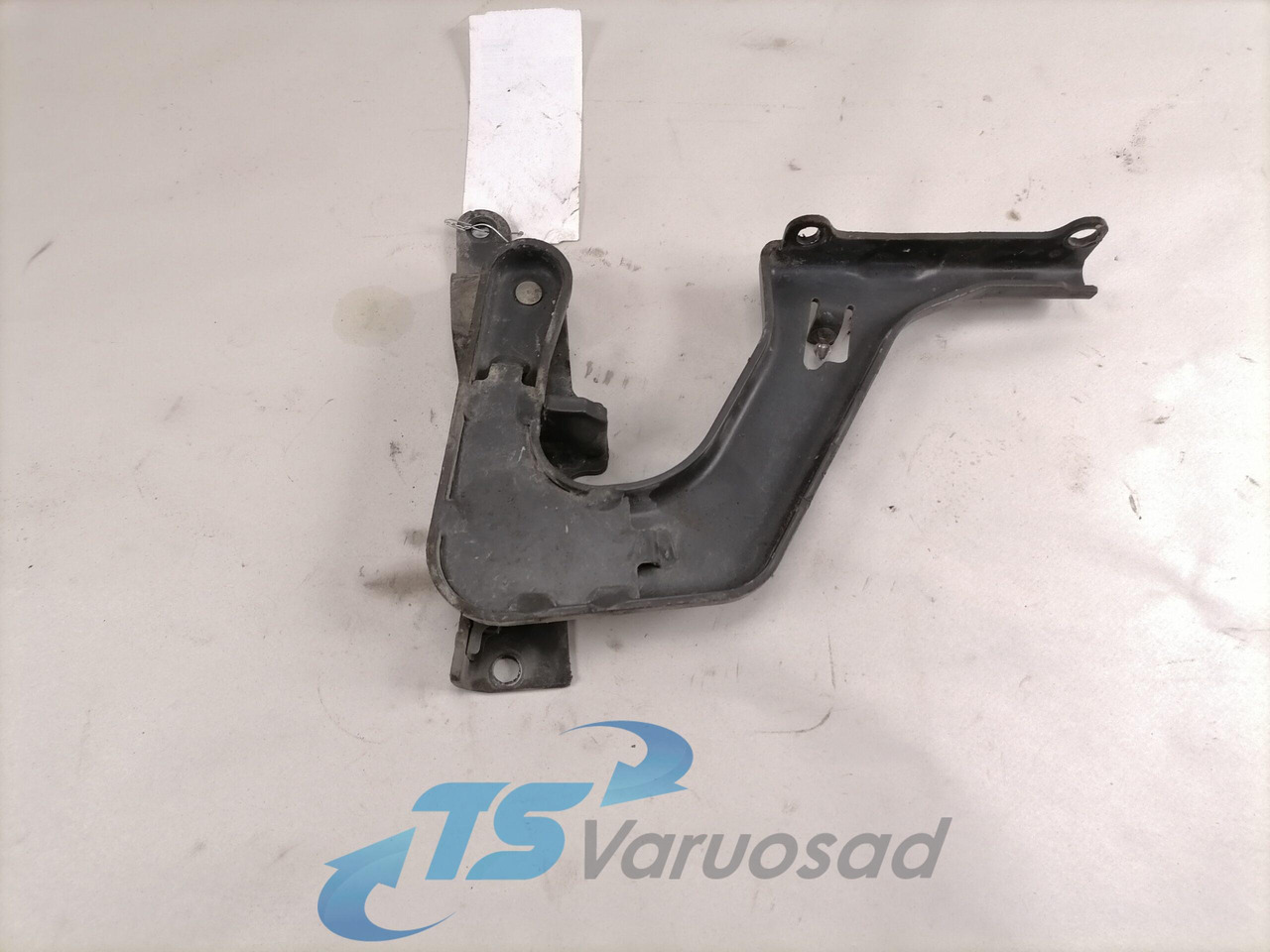 Volvo lower grille carrier hinge 84104144 - Parrilla para Camión: foto 2 Volvo lower grille carrier hinge 84104144 - Parrilla para Camión: foto 2