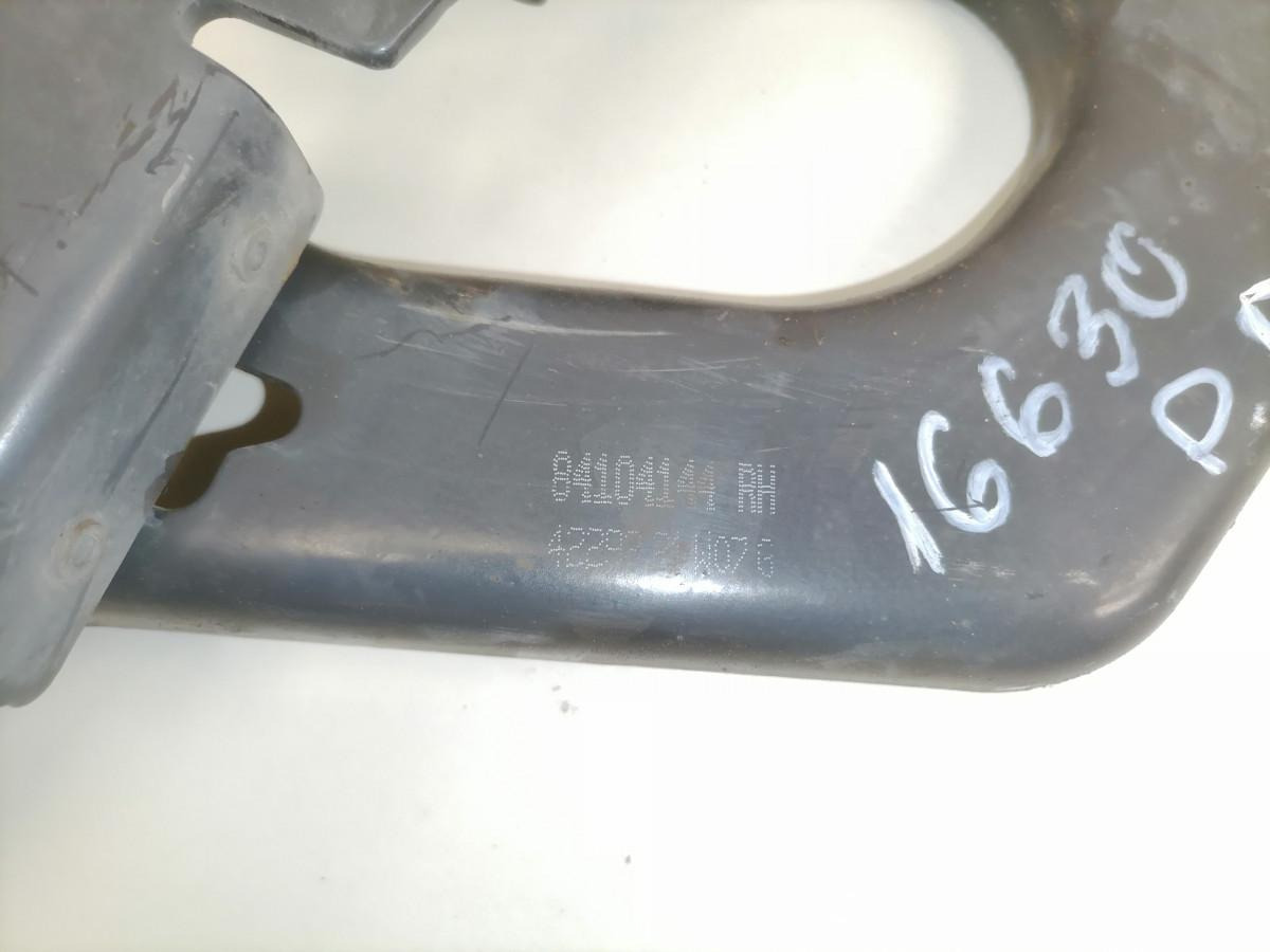 Volvo lower grille carrier hinge 84104144 - Parrilla para Camión: foto 3 Volvo lower grille carrier hinge 84104144 - Parrilla para Camión: foto 3