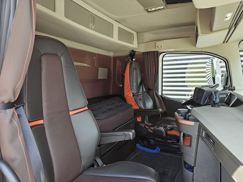 Cabeza tractora Volvo FH 16.750 4x2 / FULL AIR / RETARDER / I PARK COOL: foto 9