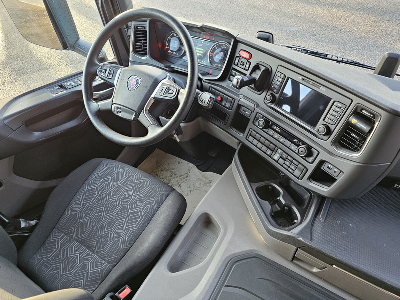 Foto del interior 1: Camión frigorífico Scania P250 / LBW /4X2 / FRIGOBLOCK