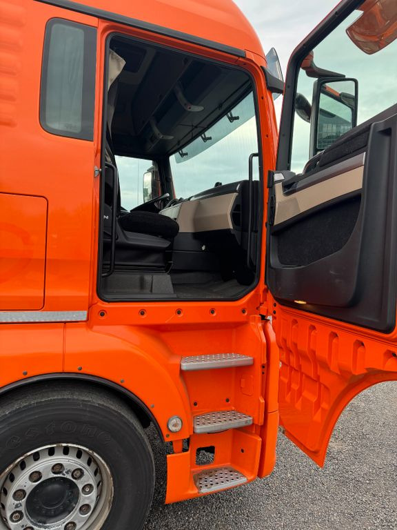 Foto del interior 2: Camión multibasculante MAN 26.460 6X2 Retarder Klima Navigation guter Zust. MAN 26.460 6X2 Retarder Klima Navigation guter Zust.